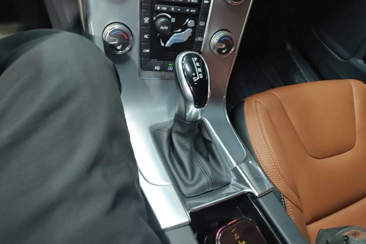 Used Volvo V60 2017 T5 Zhiya Edition China V Standard