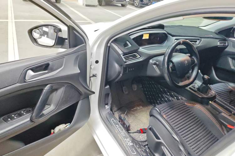 Used Peugeot 308 2018 1.6L Manual Fashion Edition
