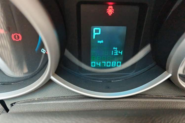 Used Chevrolet Cruze 2013 1.6L SE AT Odometer Close Up