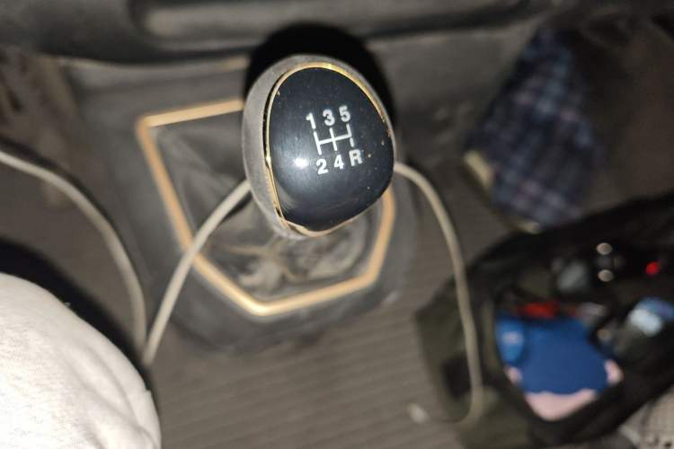 Used JMC Transit 2021 2.8T Space King Standard Version Long Wheelbase Mid-Height Roof Rear Dual Tires – Step 6-Seater Diesel China VI Emission Standard JX493
