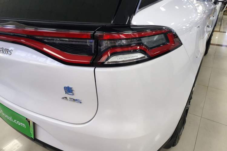 Used BYD Tang New Energy 2018 DM 2.0T All-Wheel Drive Smart Connect Elite 7-Seater China V Emission Standard Right Rear Taillight