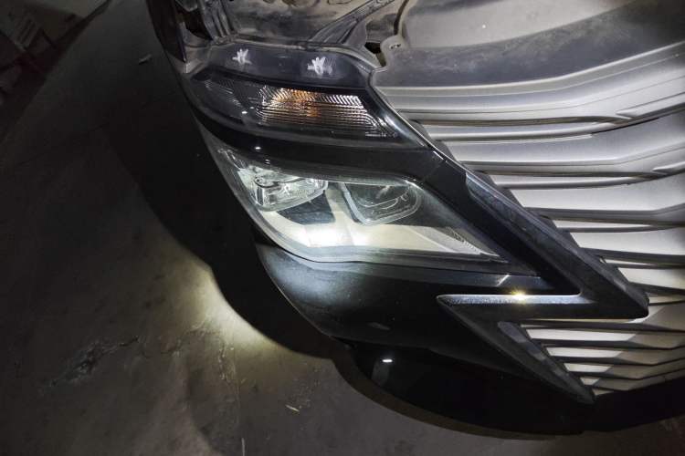 Used FORTHING Lingzhi M5 2022 Comfort Model 7 Seats