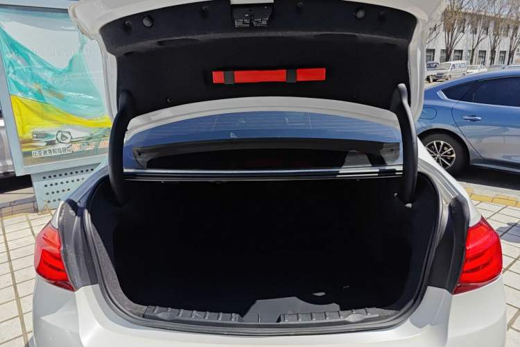 Used BMW 3 Series 2018 320Li Fashion Model Trunk