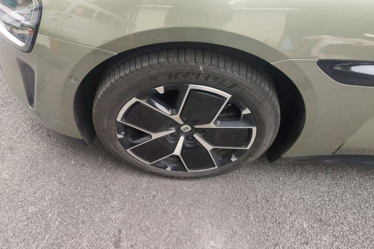 Used Xiaomi Auto SU7 2024 Rear-Drive Long-Range Intelligent Driving Version Left Front Wheel Hub