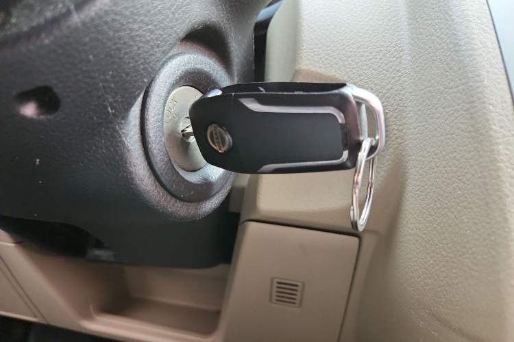 Used Venucia R50 2014 1.6L Automatic Splendid Edition