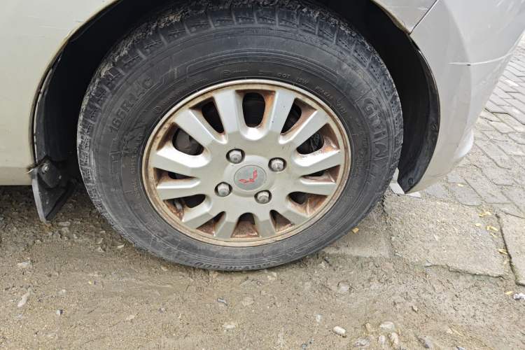 Used Wuling Rongguang V 2016 1.5L Standard Version Right Front Wheel Hub