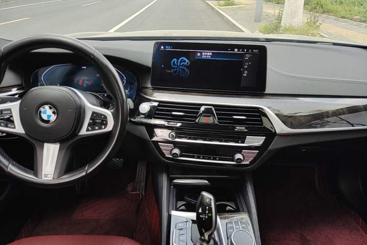 Used BMW 5 Series 2021 Facelifted 525Li M Sport Package Audio And AC Panel