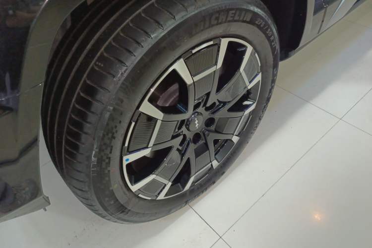 Used Formula Leopard 8 2025 Smart & Brave Flagship Edition 7 Seats Left Front Wheel Hub