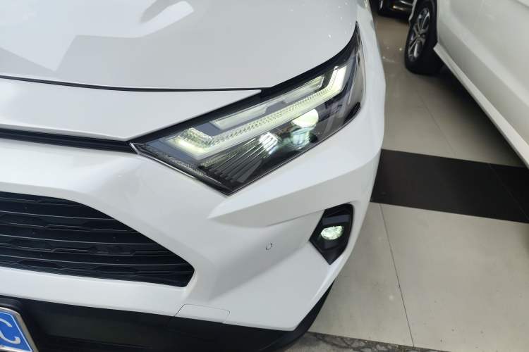 Used Toyota RAV4 2023 2.0L CVT Two-Wheel Drive Fashion Plus Edition
