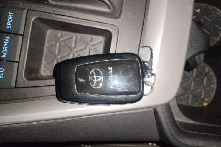 Used Toyota RAV4 2021 2.0L CVT Two-Wheel Drive Fashion Edition
