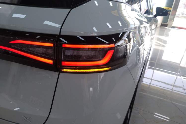 Used Volkswagen ID.4 X 2025 Smart Version Pure & Intelligent Enjoyment Edition Exterior 3