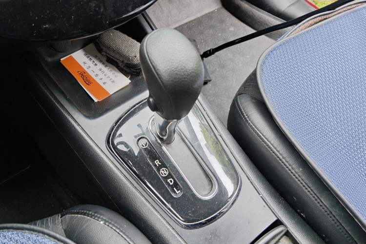 Used Nissan Tiida 2011 1.6L CVT Smart Version Gear Lever