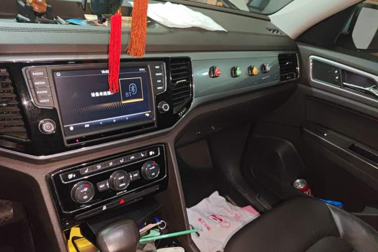 Used Volkswagen Teramont 2017 330TSI Two-Wheel-Drive Luxury Edition Audio And AC Panel