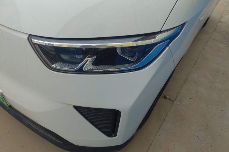 Used Wuling Yangguang 2024 300KM Comfort Version Passenger Van 75kW Left Front Headlight