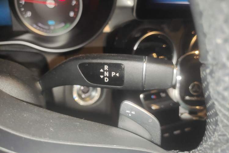 Used Mercedes-Benz C-Class 2019 C 260 Sport Edition Gear Lever