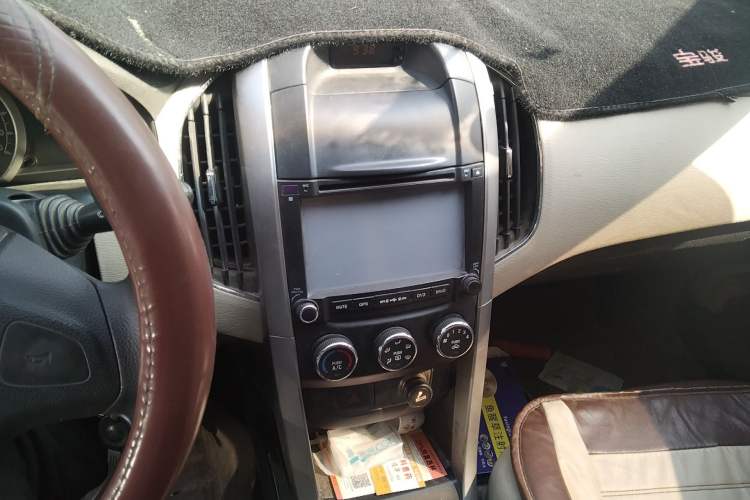 Used Baojun 630 2013 1.5L manual standard version