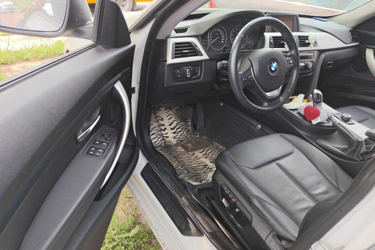 Used BMW 3 Series GT 2013 320i Leading Model