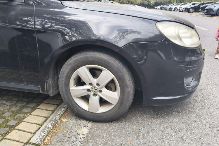 Used Volkswagen Lavida 2011 1.6L Manual Joy Version Right Front Wheel Hub