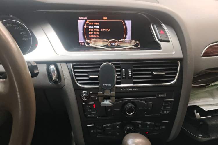 Used Audi A4L 2011 2.0 TFSI Standard Model Audio And AC Panel
