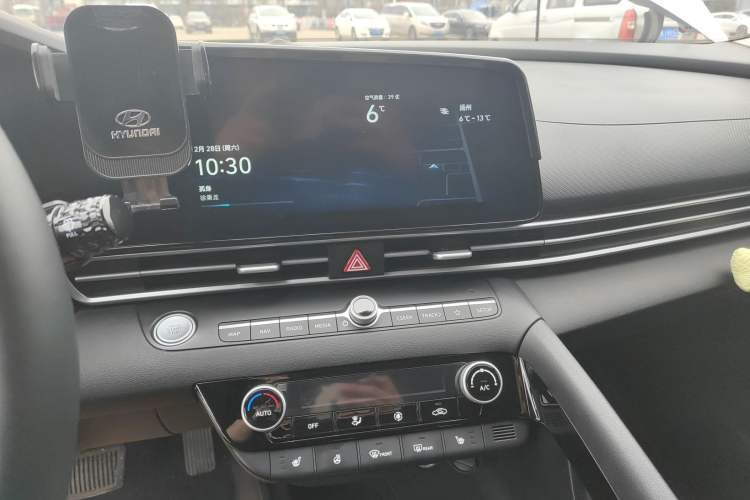 Used Hyundai Elantra 2023 1.5L CVT LUX Prestige Edition
