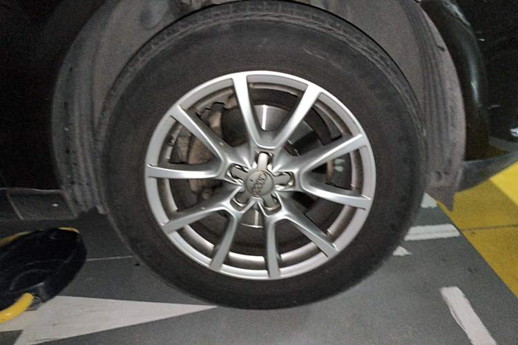 Used Audi Q5 2016 40 TFSI Trendy Edition Right Front Wheel Hub