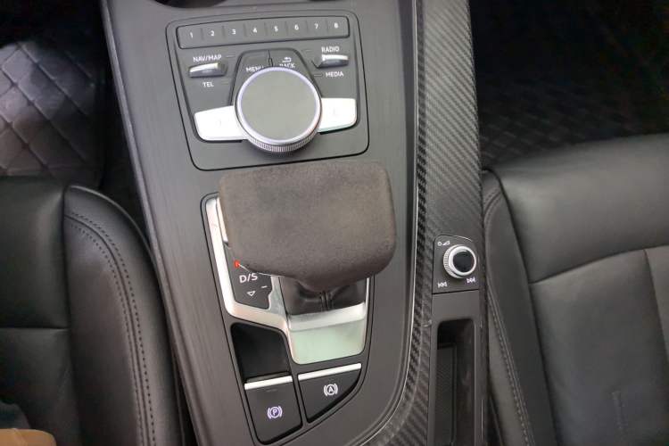 Used Audi A4L 2019 40 TFSI Fashion Version China V