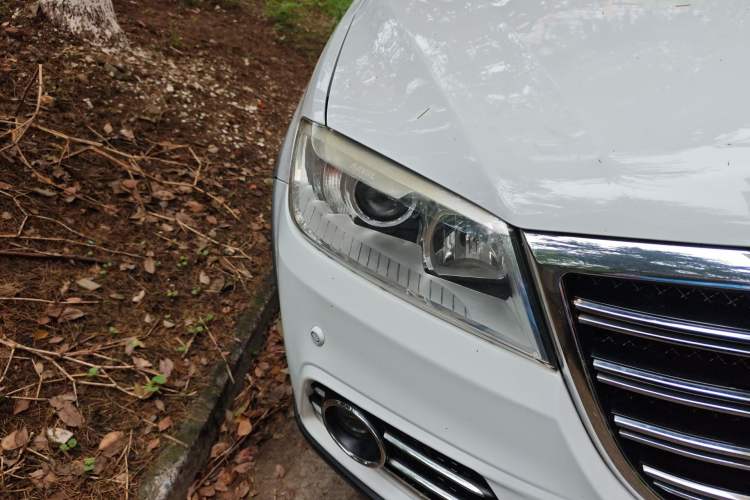 Used Haval H6 2014 Sport Version 1.5T Manual Two-Wheel Drive Elite Edition Right Front Headlight