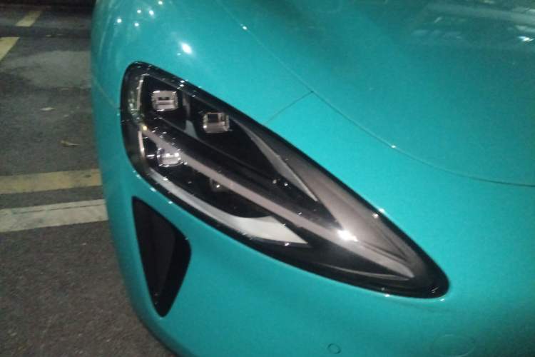 Used Xiaomi Auto SU7 2024 Four-Wheel-Drive Max Founder's Edition Right Front Headlight