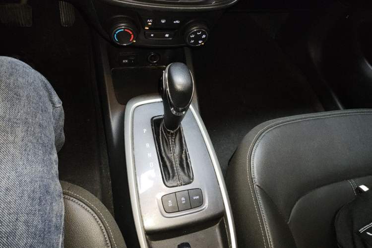 Used Chevrolet Lova RV 2016 1.5L Automatic FunDrive Edition Gear Lever