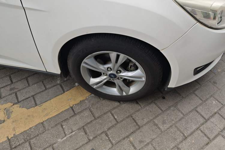 Used Ford Focus 2015 Sedan 1.6L Automatic Comfort Model Right Front Wheel Hub