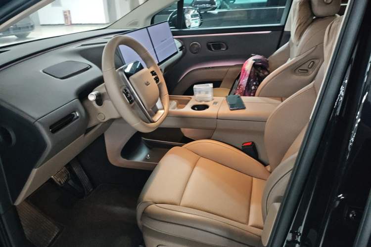 Used Li Auto i8 2025 Model Standard Version Left Front Seat
