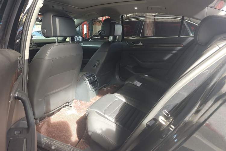 Used Volkswagen Magotan 2019 330TSI DSG Luxury Model China V Standard Left Rear Seat