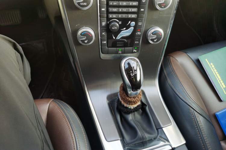 Used Volvo XC60 2015 T5 Smart Upgrade Model
