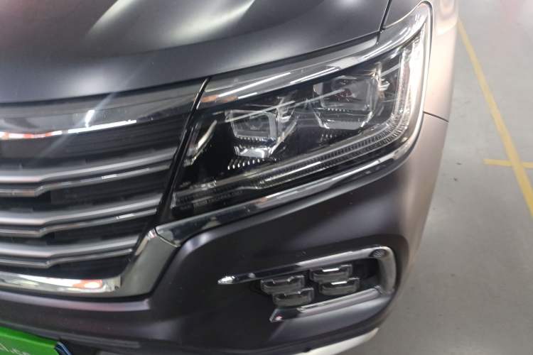 Used Roewe RX8 2018 30T Smart Connectivity Two-Wheel Drive Supreme Edition
