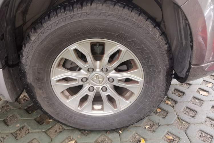 Used JMC Yusheng S350 2013 2.4T Automatic 2WD Diesel Luxury Edition 5 Seats