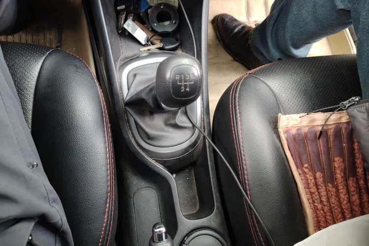 Used Kia K2 2012 Sedan 1.4L MT GLS Commemorative Edition
