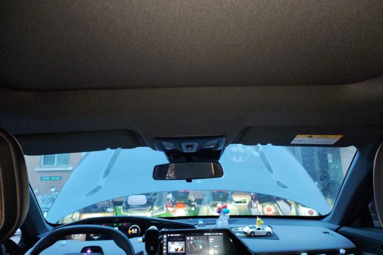 Used CHANGAN UNI-V 2023 1.5T Prestige Model