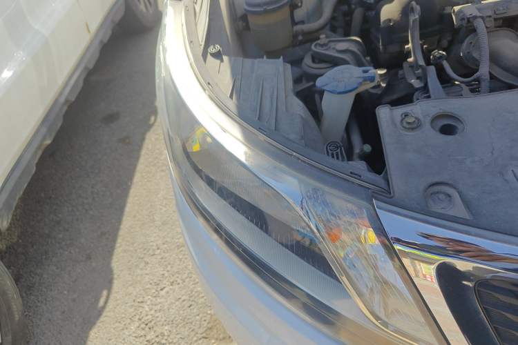 Used Kia K2 2012 Sedan 1.4L Automatic GLS Commemorative Edition Right Front Headlight