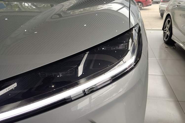 Used BYD Yuan UP 2024 401 km Active Version Left Front Headlight