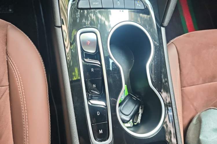 Used Buick Regal 2022 552T Smart Edition Gear Lever