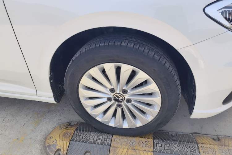 Used Volkswagen Lavida 2021 280TSI DSG Comfort Edition Right Front Wheel Hub