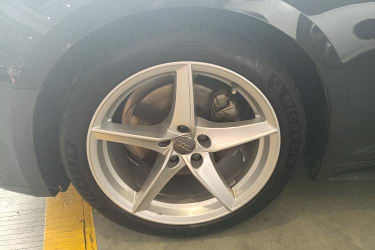 Used Audi A5 2020 Coupe 40 TFSI Fashion Edition China VI Emission Standard Left Front Wheel Hub