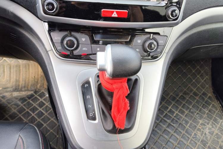 Used Haval M6 2019 1.5T DCT Two-Wheel Drive Value Edition China VI Standard Gear Lever
