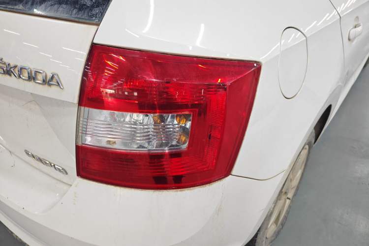 Used Skoda Rapid Spaceback 2014 1.6L Automatic Enjoyment Edition Right Rear Taillight