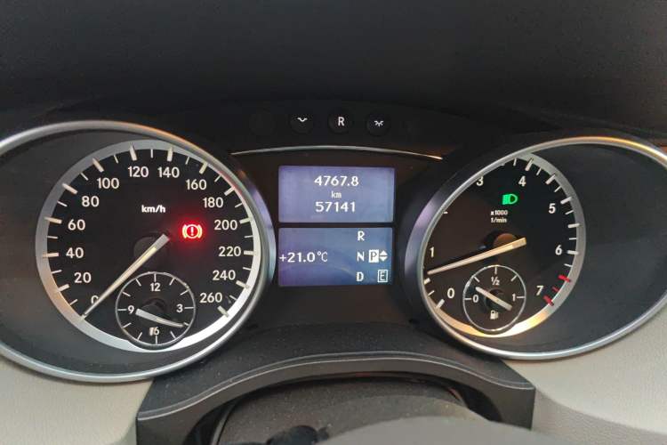 Used Mercedes-Benz R-Class 2017 R 320 4MATIC Business Edition Prestige Model
