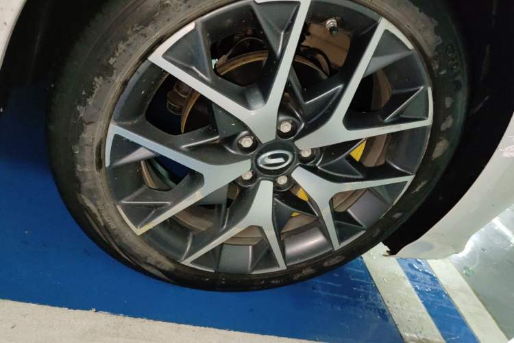 Used GAC Trumpchi EMPOW 2021 270T DCT J15 Version Right Front Wheel Hub