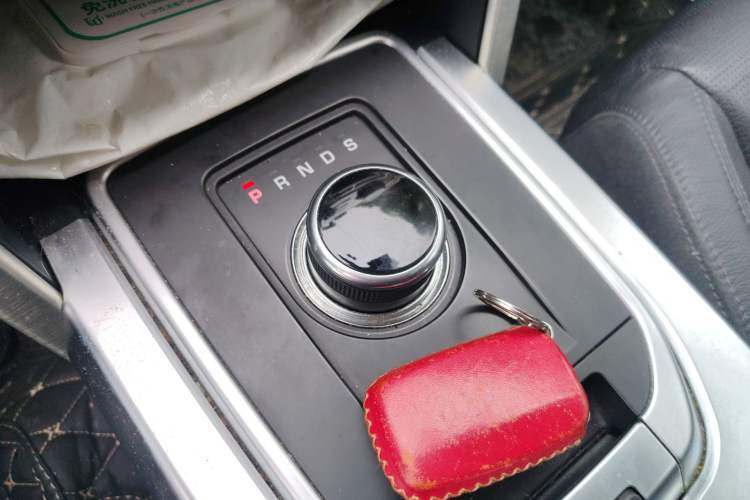 Used Land Rover Discovery Sport 2017 2.0T SE Gear Lever