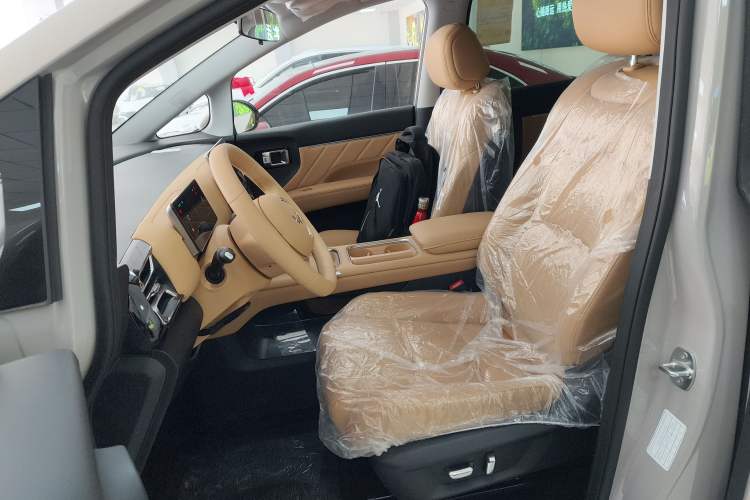 Used Wuling Starlight 730 2025 Model Plug-in Hybrid 125km Luxury Edition
