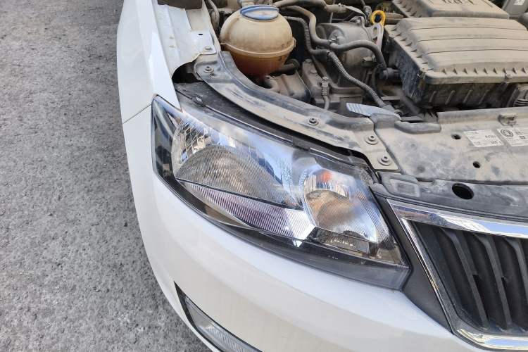 Used Skoda Rapid 2016 1.6L Automatic Chuanxing Edition Right Front Headlight