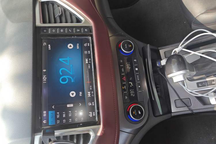 Used Haval H6 Coupe 2018 Red-Label 1.5T Automatic Two-Wheel Drive Ultra-Luxury Model Audio And AC Panel